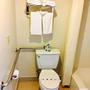 Deluxe Queen Room Disability Access or Non-Smoking